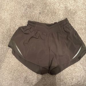 Lululemon size 4 tall olive green hotty hot shorts
